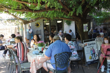 Restaurant04-th